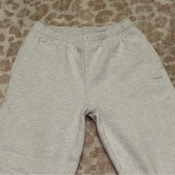 Aritzia TNA Sweatfleece Cozy Fleece Mega Fit Joggers - Picture 4 of 7